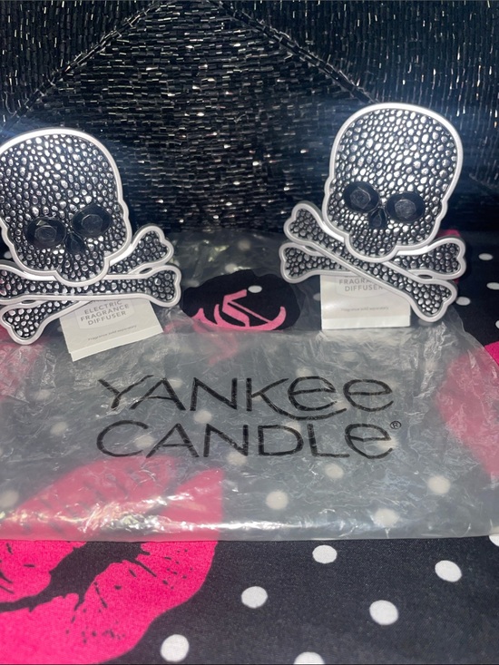 Yankee Candle Other - Yankee Candle Black & White Skull and Crossbones Air Freshener holders